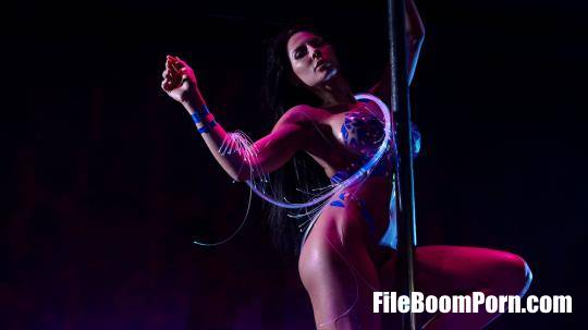 BrazzersExxtra, Brazzers: Madison Ivy - Pixel Whip Strip [SD/480p/346 MB]