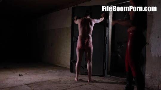 MistressLuciana: Whipping in the old Bunker [FullHD/1080p/105.57 MB]