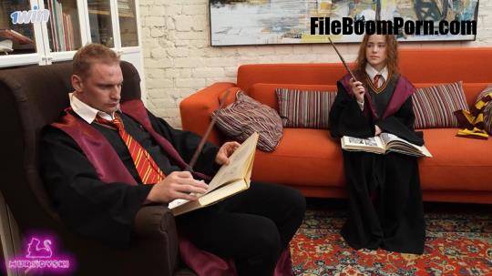 Pornhub: Nicole Murkovski - Hermione gave Harry Potter a blowjob between couples [FullHD/1080p/351 MB]
