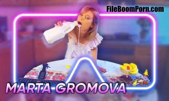 SLR, Dreamcam: Marta Gromova - Blonde Babe Eating And Stripping In Kitchen - 35091 [UltraHD 4K/2622p/5.72 GB]