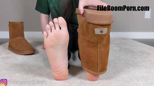 asiansolequeen - UGG boots and bare feet humiliation JOI [FullHD/1080p/846.17 MB]