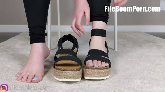 asiansolequeen - Stirrup leggings and sandals JOI [FullHD/1080p/726.69 MB]
