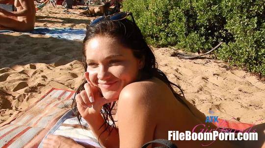 ATKGirlfriends: Zoe Bloom - Virtual Vacation Hawaii 7-9 [UltraHD 4K/2160p/1.55 GB]