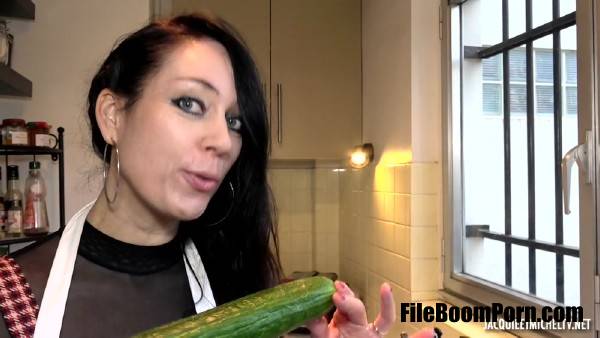 Adeline - Adeline loves vegetables (HD/720p/675 MB) JacquieetMichelTV