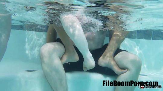 Clips4sale: Pool Perv Is Taught A Lesson [FullHD/1080p/657.01 MB]