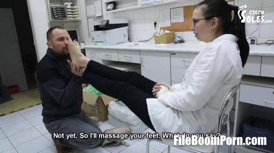 CzechSoles: Dita, Jack - Stalker Worships Big Bare Feet Of One Cute Pharmacist [FullHD/1080p/452.54 MB]