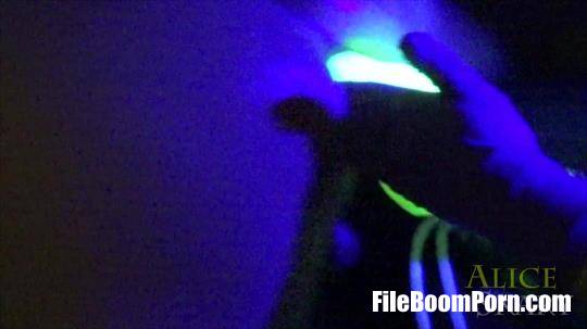AliceSkary: Neon Glow Ejaculating Strapon Cock [FullHD/1080p/1.14 GB]