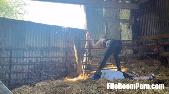 MistressScarlettMorgan: Farmer Gets Trampled [FullHD/1080p/667.4 MB]