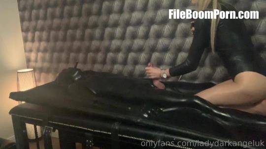LadyDarkAngelUk: Vac Bed And So Much Tease [FullHD/1080p/223.88 MB]