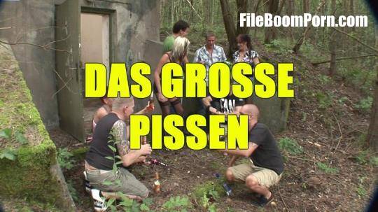 Mick Haig Productions: Das Grosse Pissen - Group Outdoor Piss (Pissing) [HD/720p/3.28 GB]