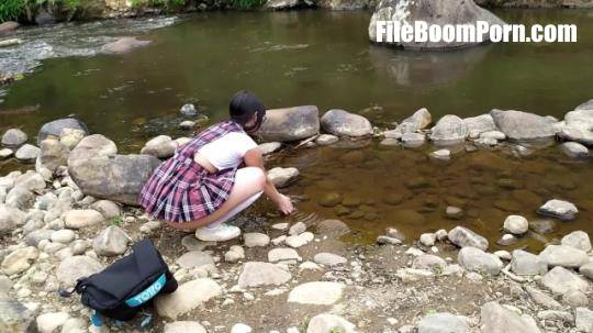 Pornhub, Karolayn_Matos: Horny Schoolgirl Skips Classes To Get Fucked In A River [FullHD/1080p/532 MB]