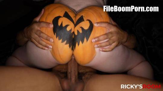 RickysRoom: Abigaiil Morris - Big Ass Halloween Pumpkin [SD/360p/203 MB]