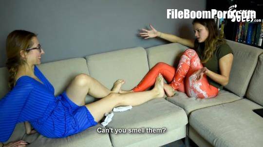 CzechSoles: Lesbian roommates smelly feet and foot worship [FullHD/1080p/224.49 MB]