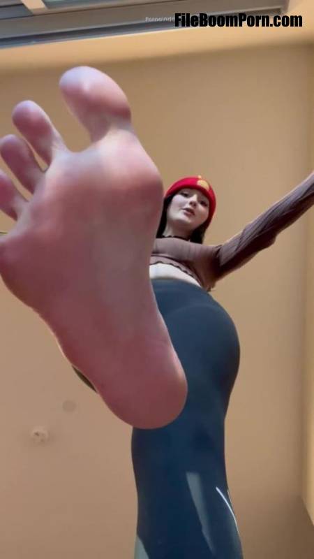 Clips4sale: Giantess Becca - Finds Her First Tiny [UltraHD/1920p/273.46 MB]