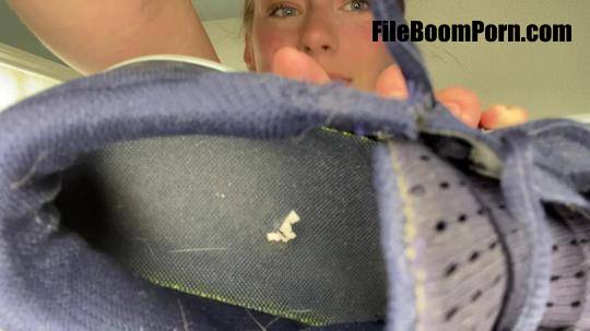 Goddessxoally - POV - Making You Sniff My Stinky Runners [FullHD/1080p/956.33 MB]