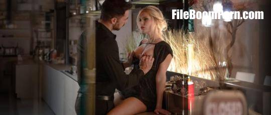 FrolicMe: Candee Licious - Chef's Table [HD/816p/1.62 GB]