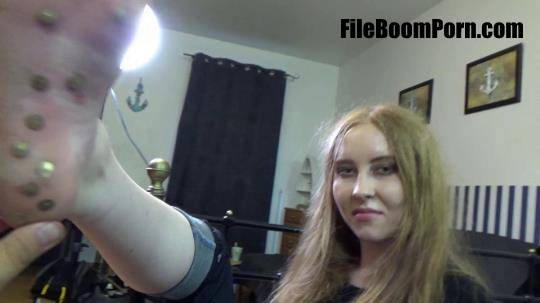 Clips4sale: Foot Torment Girls in Poland - I Nailed 33 Thumbtacks To Her Bare Feet Lilith [FullHD/1080p/2.69 GB]