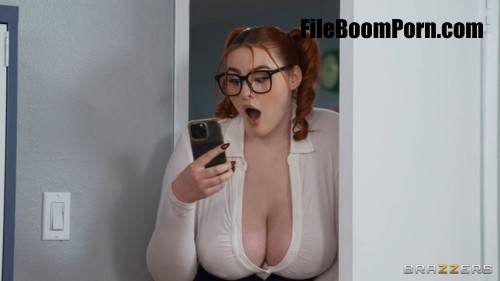 BrazzersExxtra, Brazzers: Abigaiil Morris - Nerdy Babe's Locker Room Blowbang [SD/480p/517 MB]