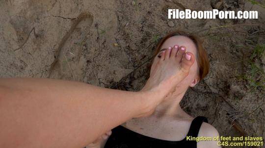 Kingdom Of Feet And Slaves: The first foot worship from Susan [FullHD/1080p/2.71 GB]