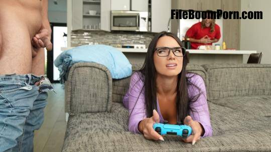 CrazyCollegeGFs, RealityKings: Ivy Ireland - Anal Play for Gamer Bae [SD/480p/518 MB]