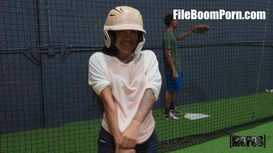 Alice Thunder, GI Joey - Indoor Batting Cages [FullHD/1080p/3.57 GB]