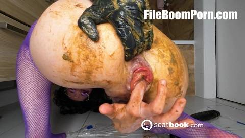 ScatBook: Stacy Bloom - Made long dildo into dirty mess and pee in bowl [FullHD/1080p/1.41 GB]